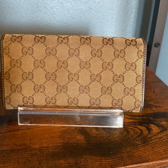 Gucci Tan Monogram Wallet with Gold Heart - Picture 4 of 6